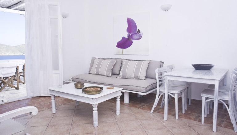 Yakinthos Residence