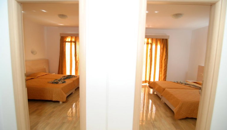 Zeus Hotel
