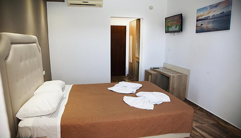 Zeus Hotel